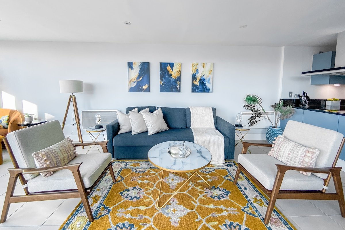 Luxury Riverside Retreat with Stunning Views gallery image 3