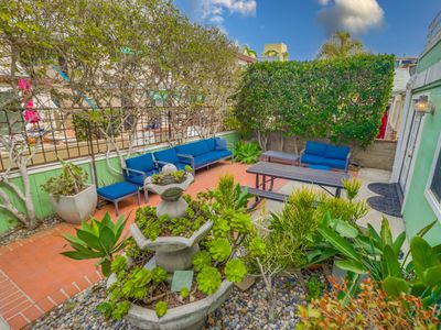 Steps to ocean & bay, A/C, large patio, 4 parking