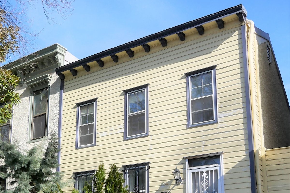 Historic Capitol Hill, Best Location! 3 Bed/3 Bath gallery image 3