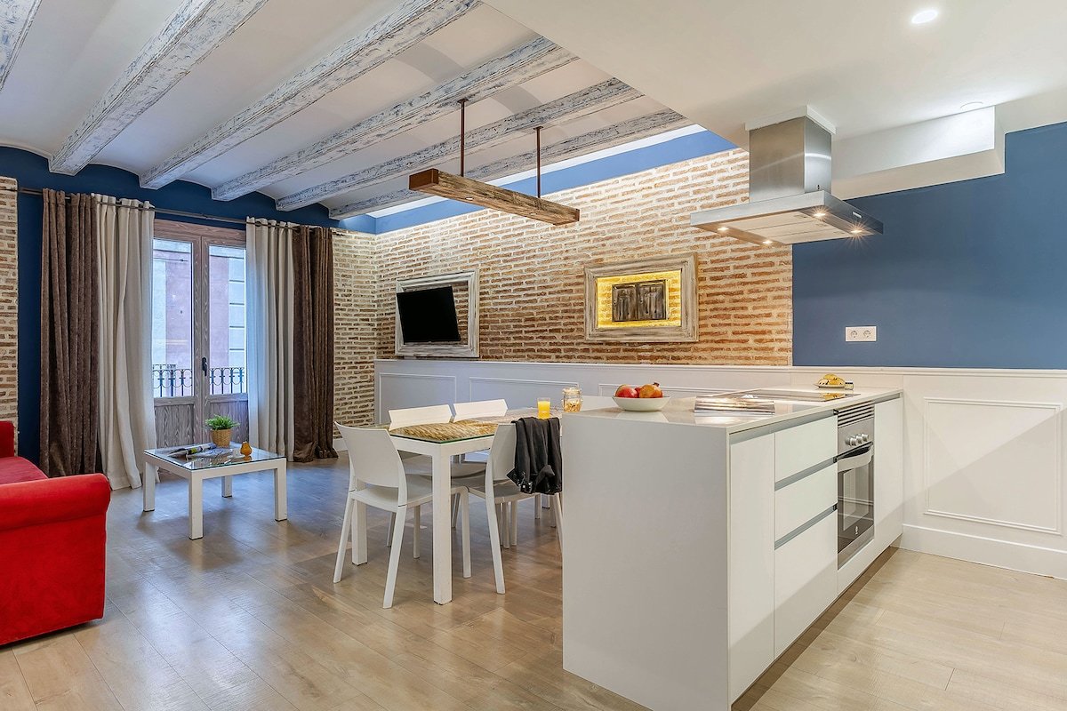 Apt Superior with breakfast by Colon EnjoyBCN Apts gallery image 2