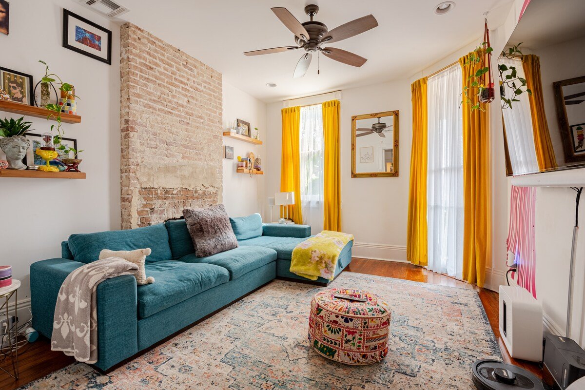 Mardi Gras Manor – Luxury Designer Dream House gallery image 2