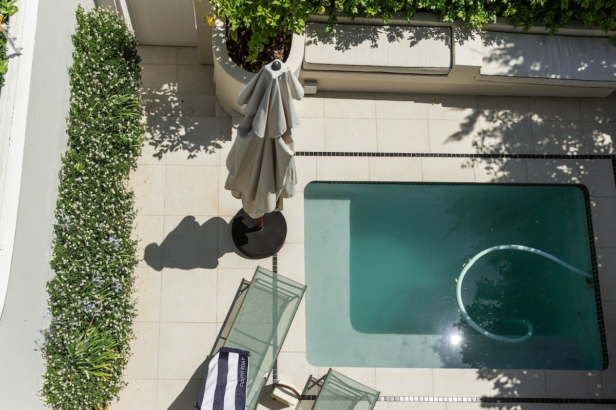 Designer Green Point Home, Backup Power & Pool gallery image 2