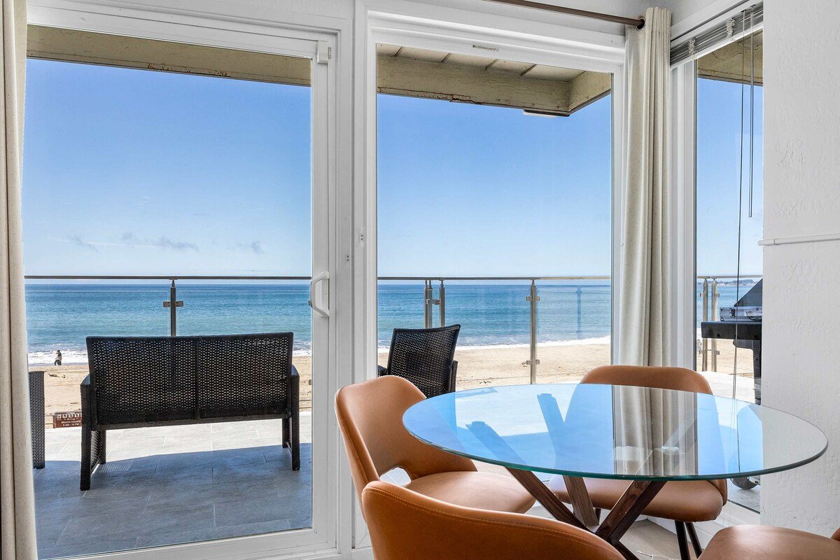 1960’s Rio Del Mar Beach House – Stunning Views! gallery image 4