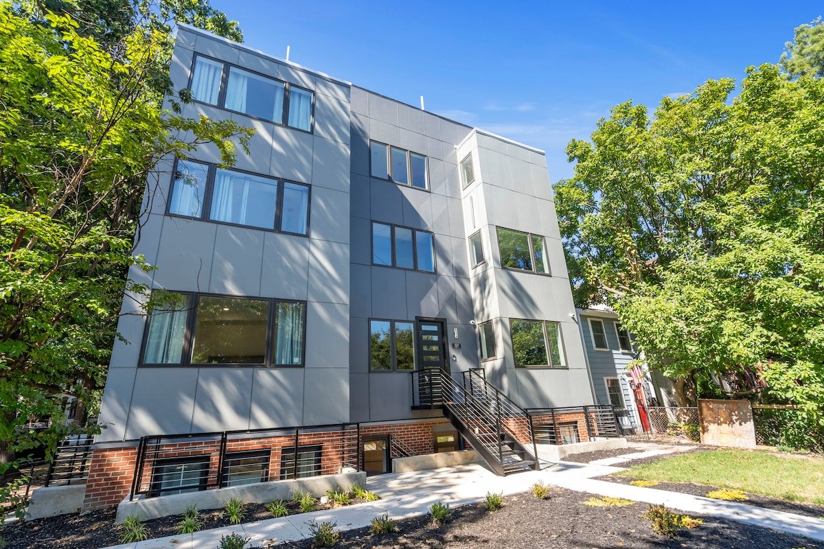 Townhouse at Capitol Hill 1 with Rooftop Discount gallery image 3