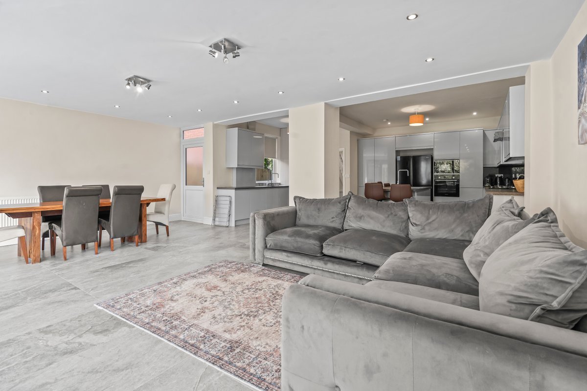 Luxurious 4 bedroom family home