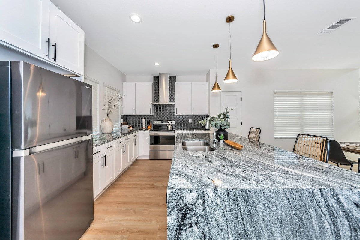 Modern 3 Br/3 Bth Near Downtown, Fair, Convention gallery image 5