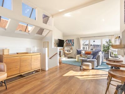 Huge Ocean View Apartment | Balcony & Parking