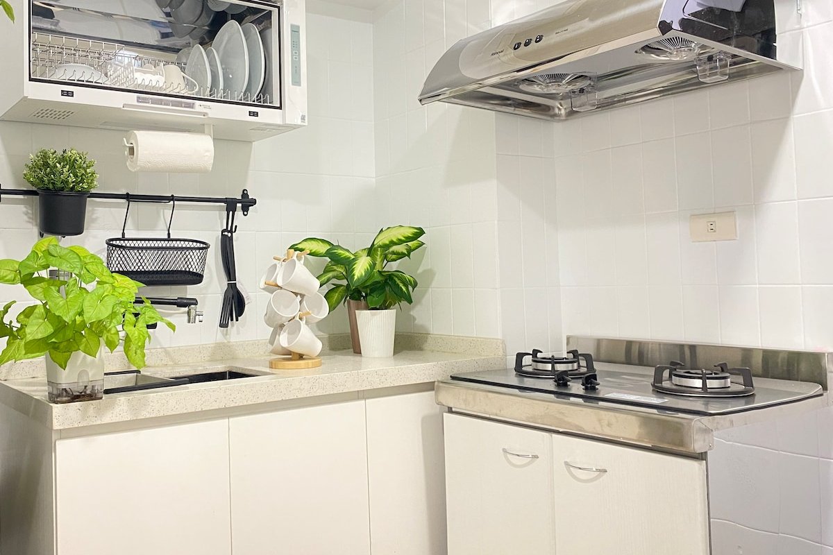 Chic | Near Daan Park | Elevator | Family Comfort gallery image 5