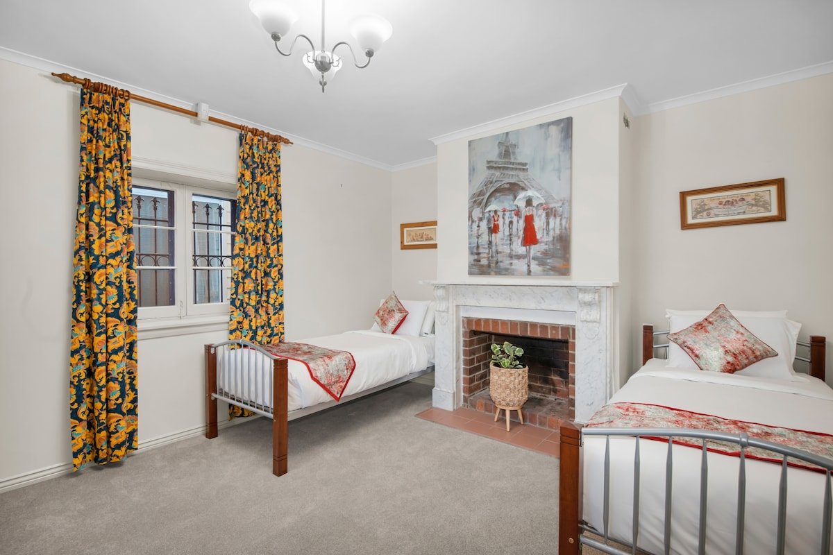 Manee’s On Elphin gallery image 4