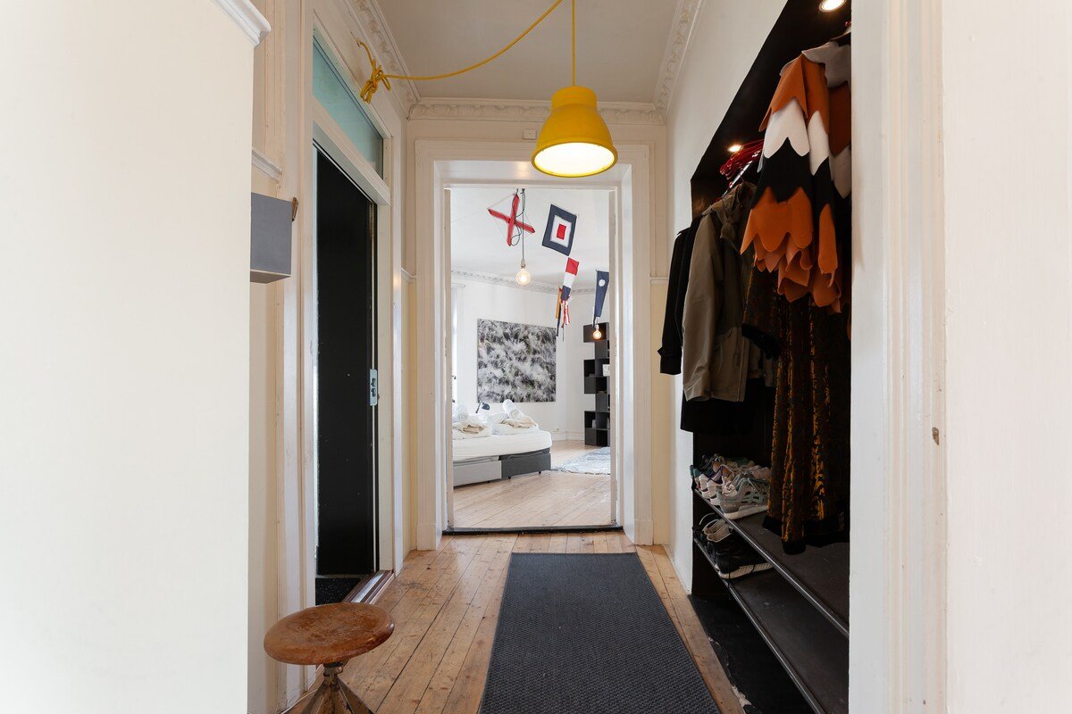 Beautiful 135 sqm. Fin de siècle apartment gallery image 3