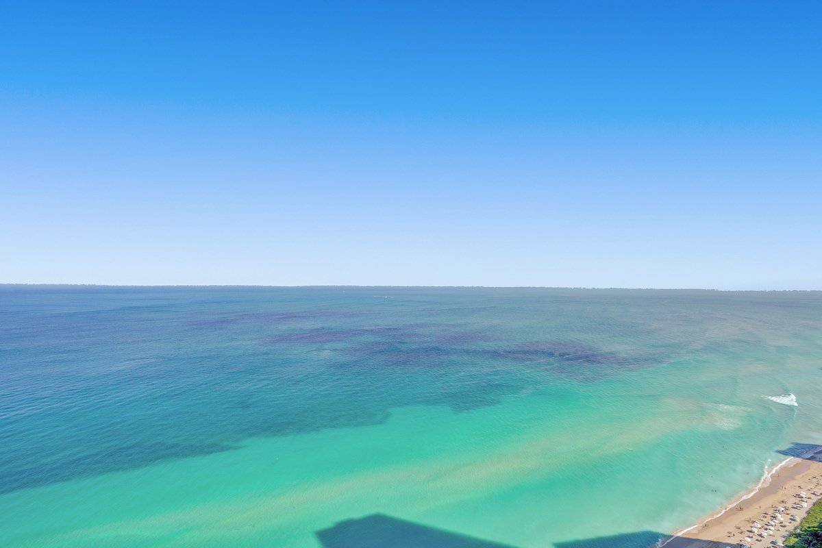 Wall 2 Wall Paradise Direct Ocean front Penthouse gallery image 4