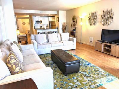 Huge at Harbor Steps ~ Pike Pl Market (6 ad max)