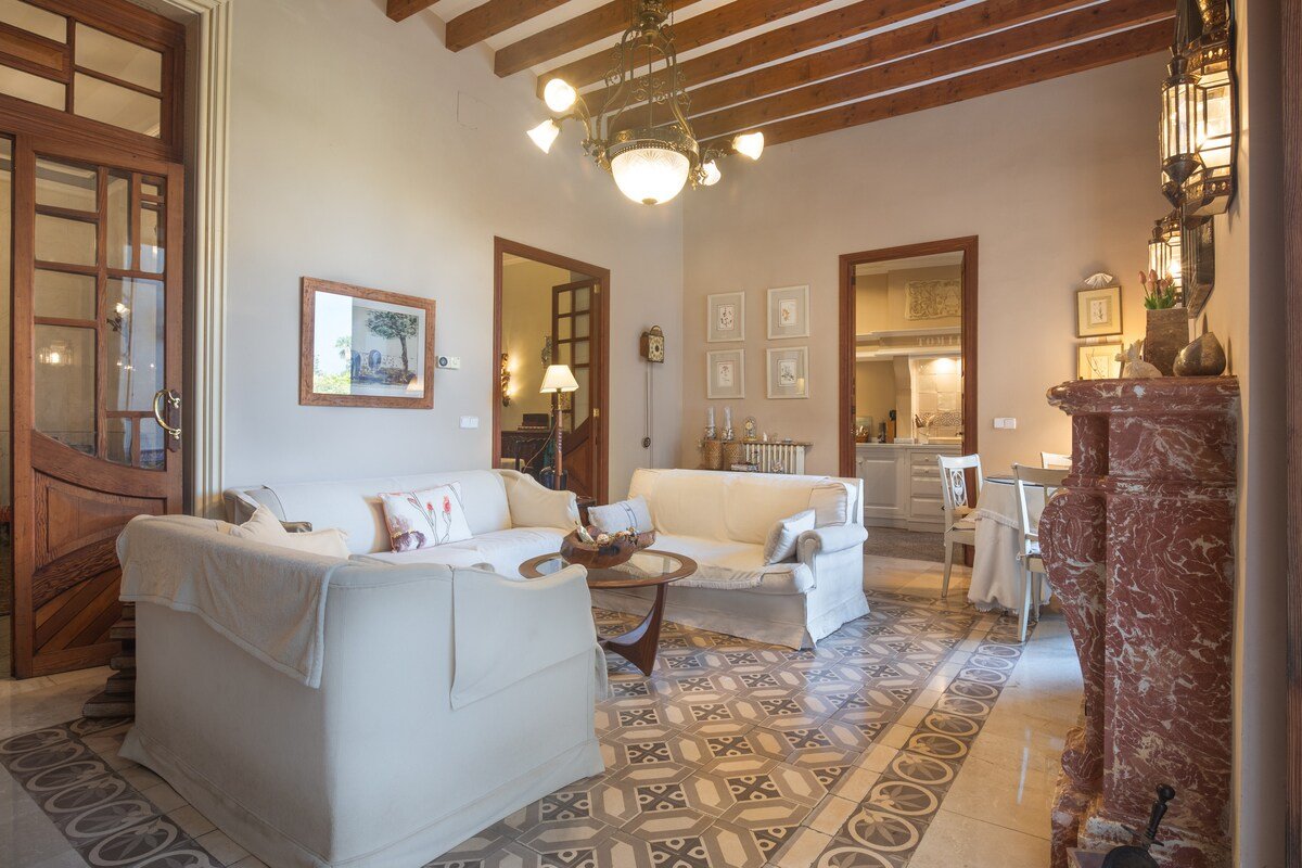 5-Bedroom home w/ heated pool, AC in Soller centre gallery image 4