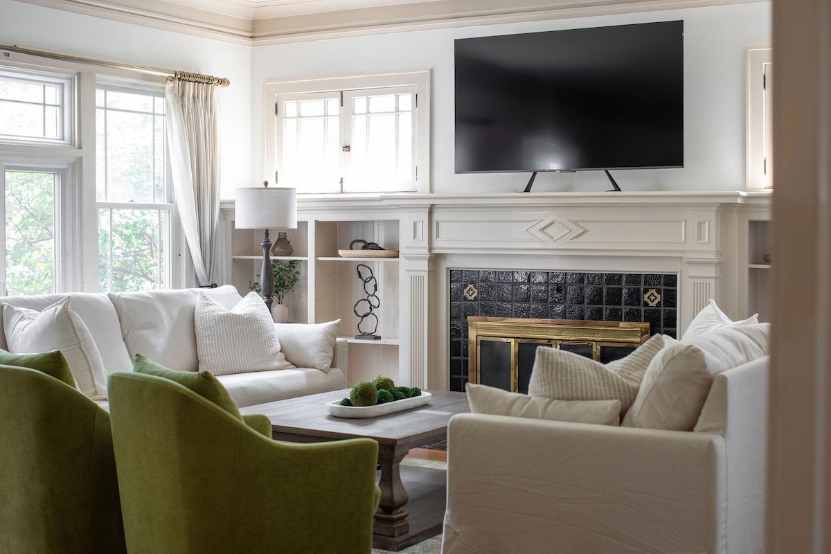 Spacious Historic Apartment with Amenities Galore! gallery image 2