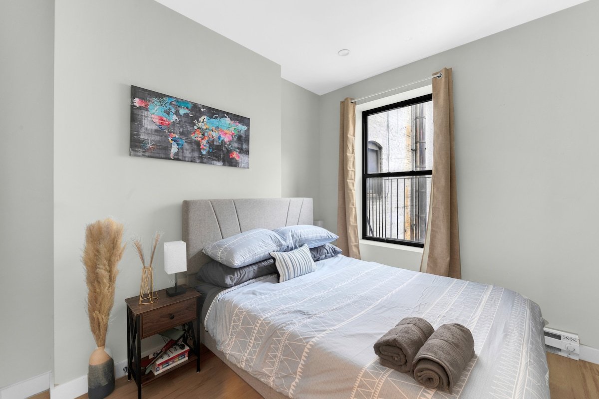 Chic Midtown 2 Bedroom | Queen Beds | WD gallery image 3