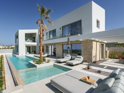 Beachfront Villa with heated Pool/Hot Tub/Playroom