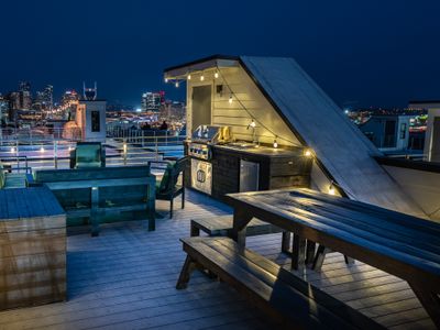 A11 – GULCH 4BR/4BA Bach Haven w/ Killer Rooftop