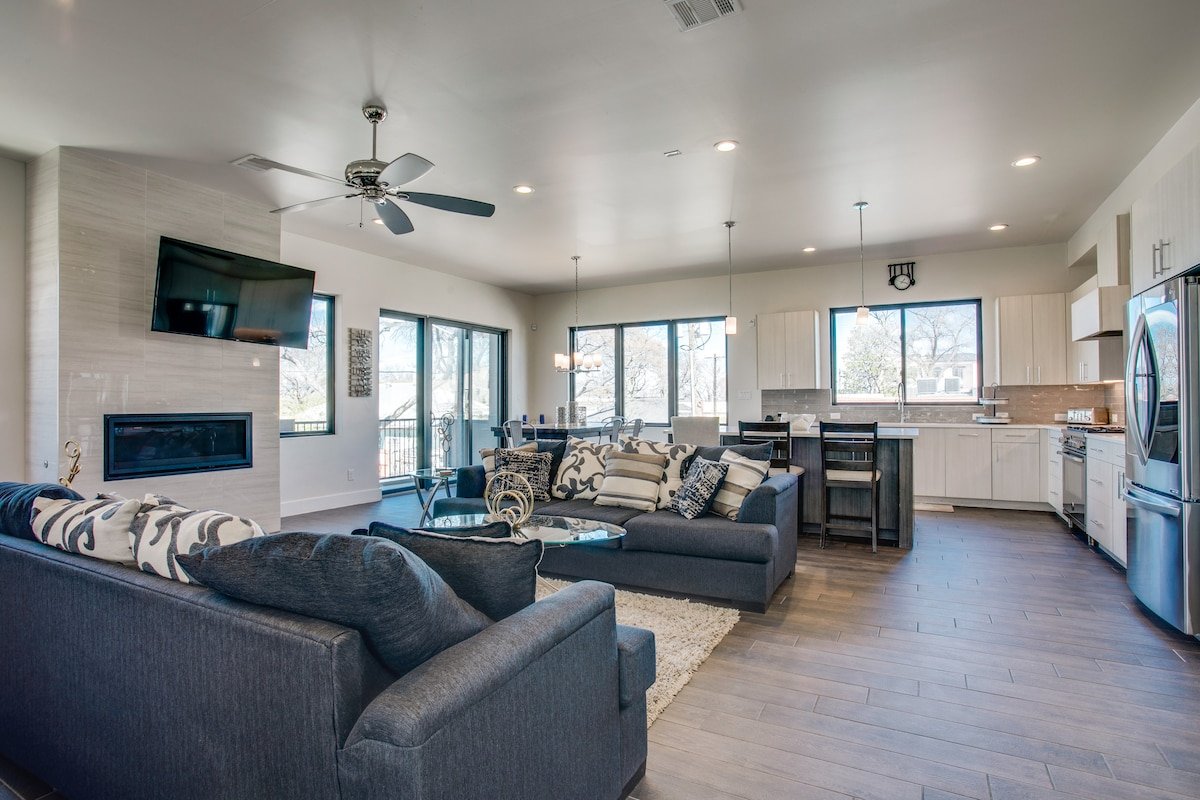 6 Bedrm+Modern+Elevated BishopArts-Dazzling View-1 gallery image 2