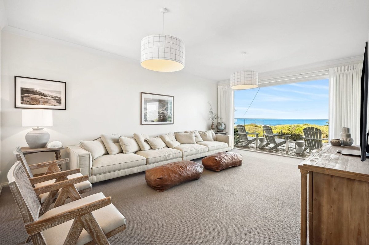 Luxury ocean front holidays, footsteps to beach gallery image 3