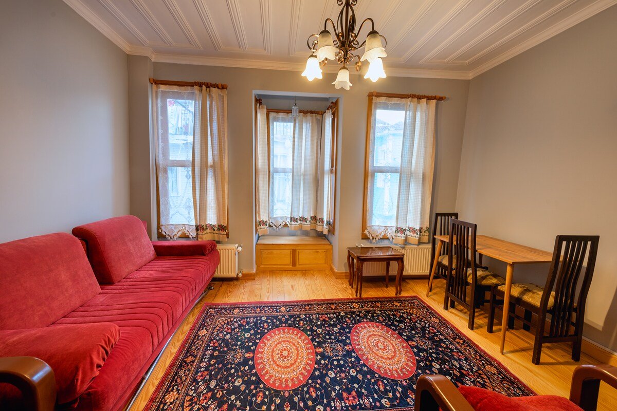 Private All WoodenHouse with Garden in Sultanahmet gallery image 3