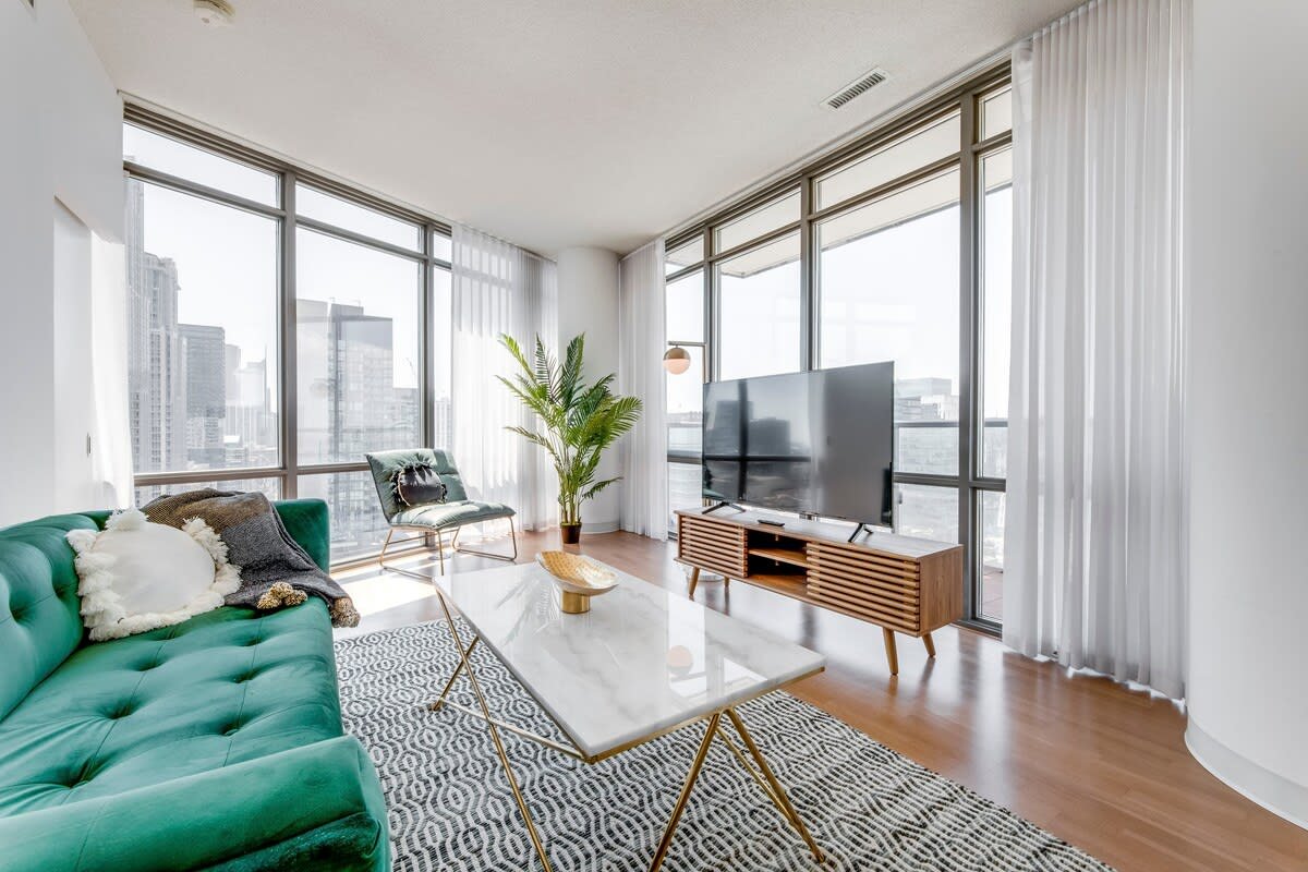 Sunny on Bay St. gallery image 5