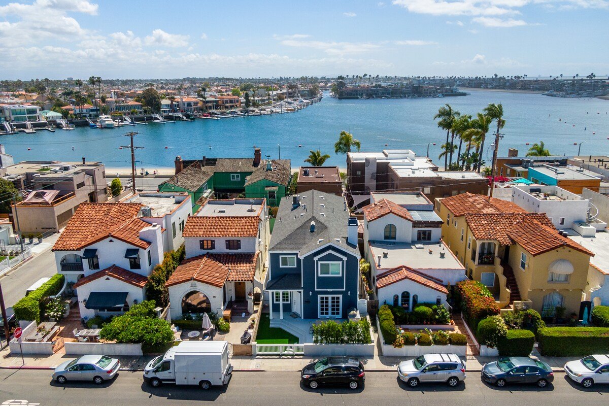 Family Beach House | 400ft to Beach, Parking, BBQ gallery image 5