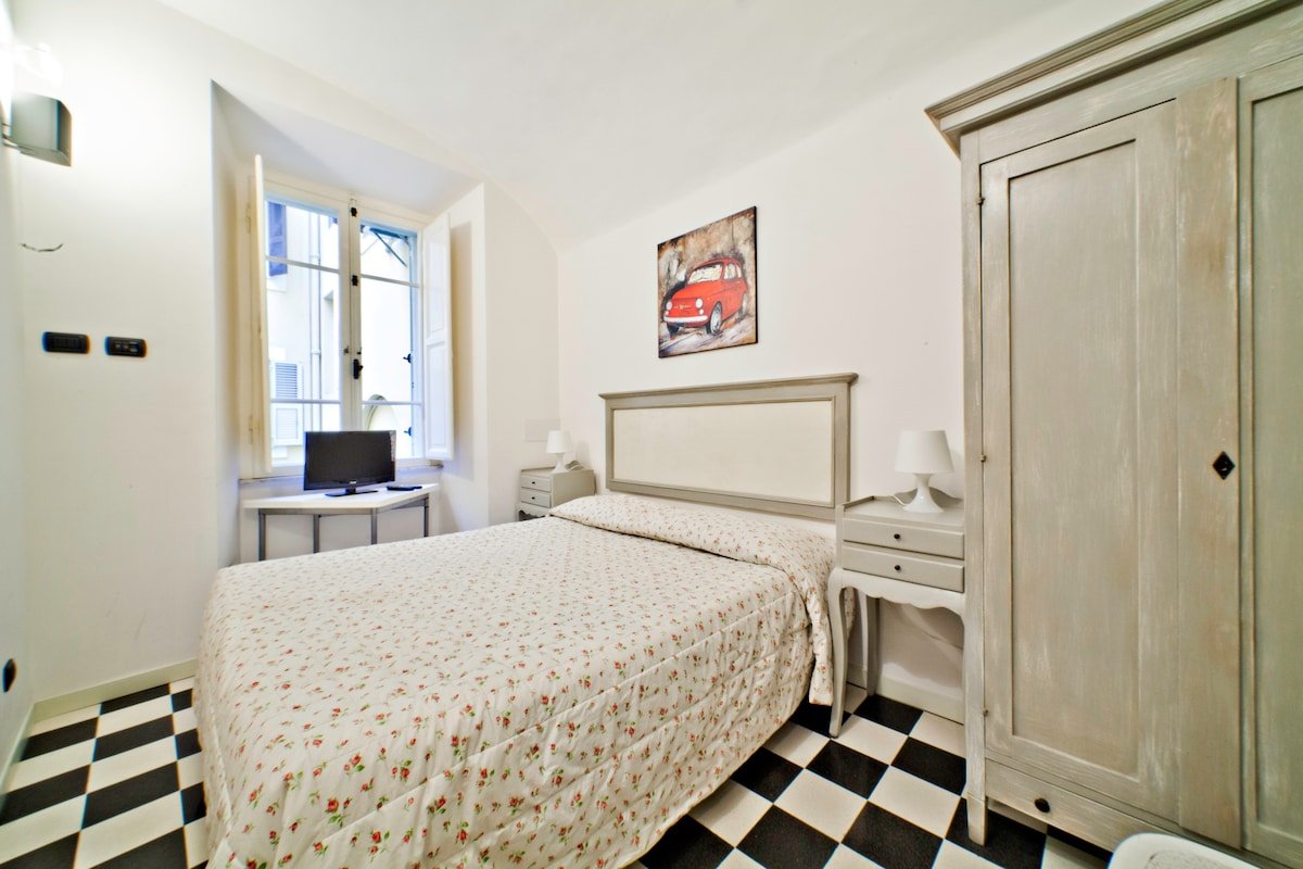 ELEGANT 3BR/2BATH WIFI SATELLITE TV gallery image 2