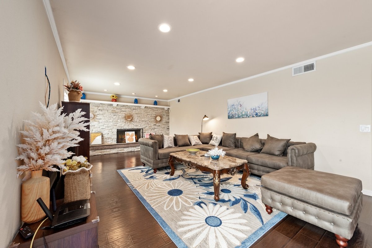 Cheerful 5B&3B Near Disney/Pool gallery image 4