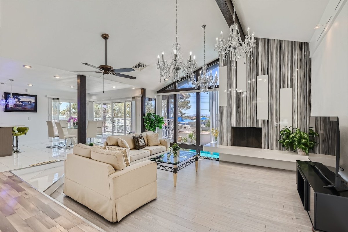 Elegant & Unique 2 story house gallery image 2