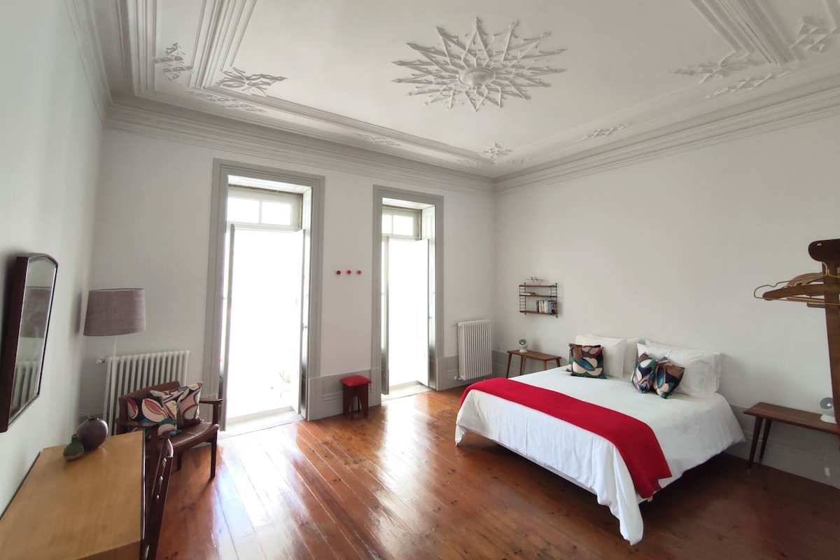 Premium heritage house with garden – city centre gallery image 2