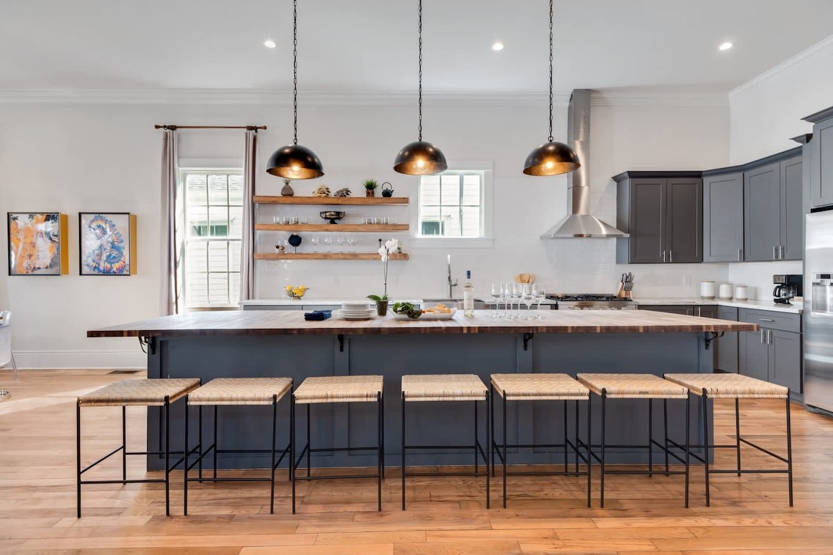 Gorgeous Upscale Home with Pool | Garden District gallery image 4