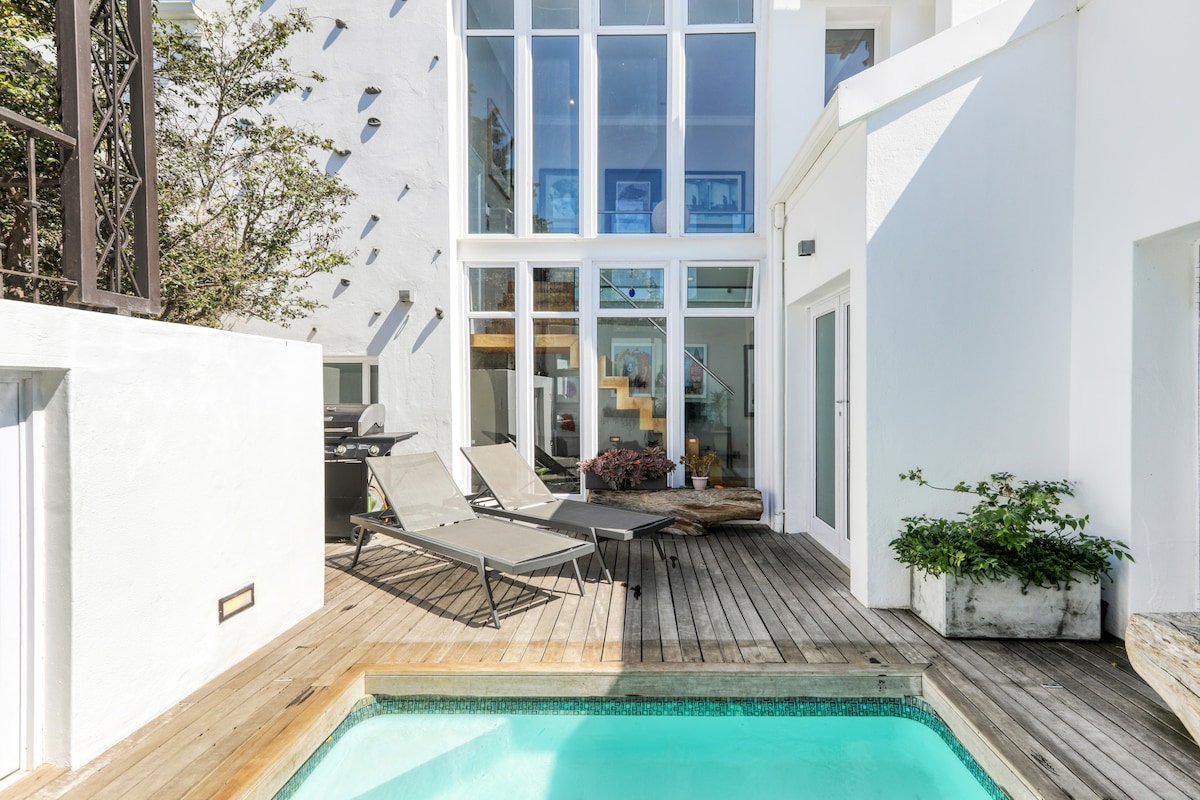 Solar-Power Green Point Village Retreat gallery image 2