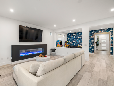 Cozy, Modern 5bd! 15 mins to airport, Spa & Pool!