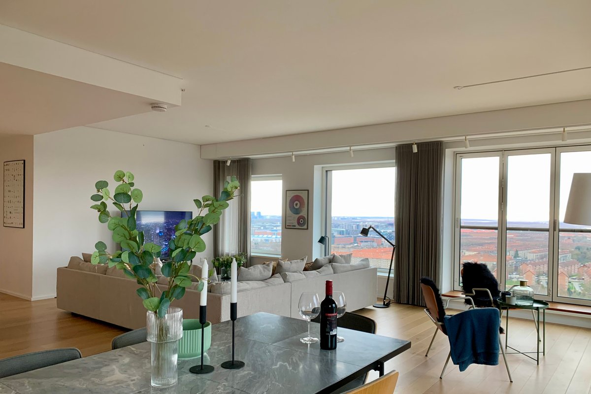Stylish 4-Bds Apartment with Panoramic Views
