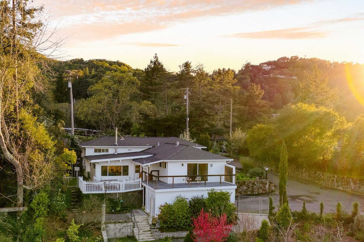 Modern Sonoma Stay w/ Deck & Views Near Wineries