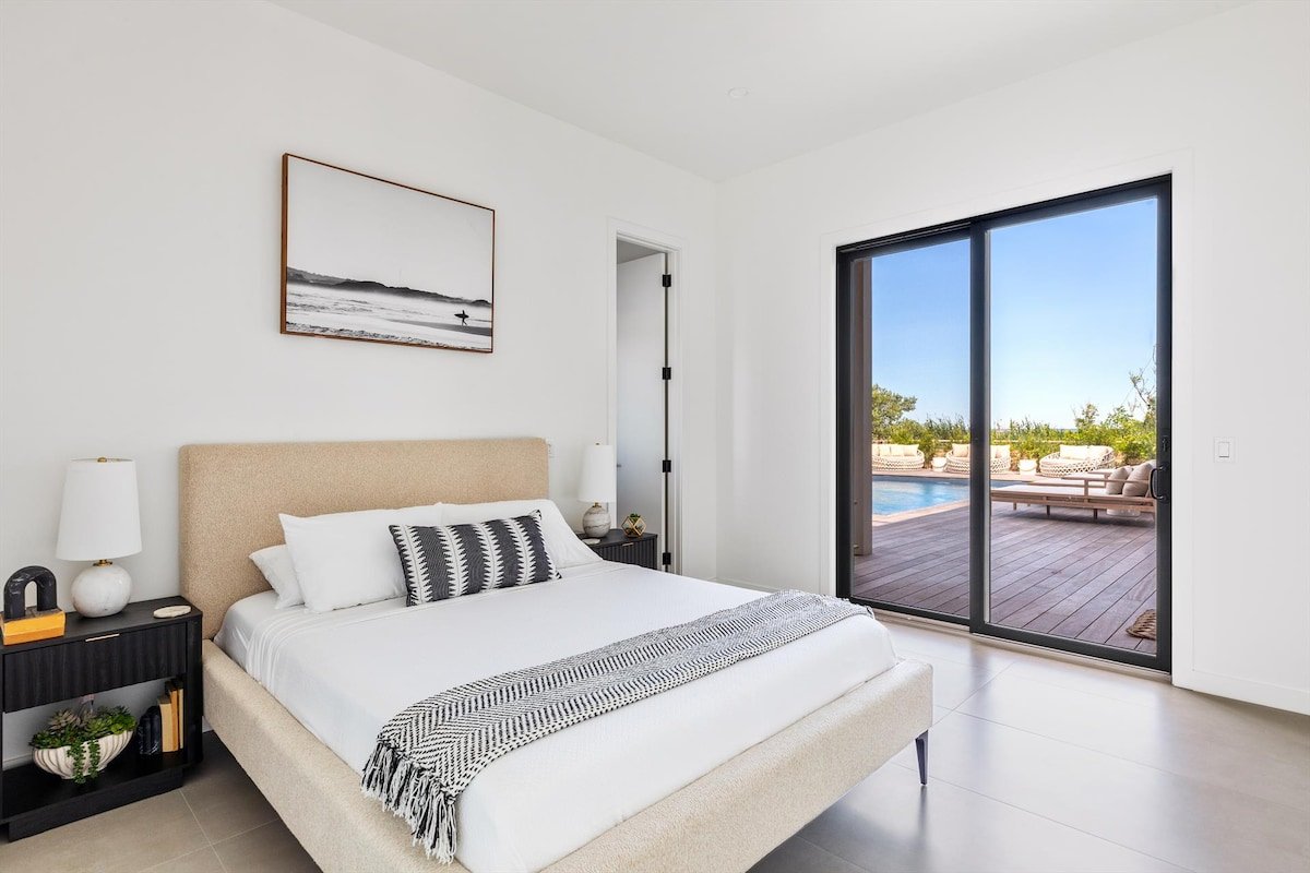 New Build: Water Views & Pool gallery image 4