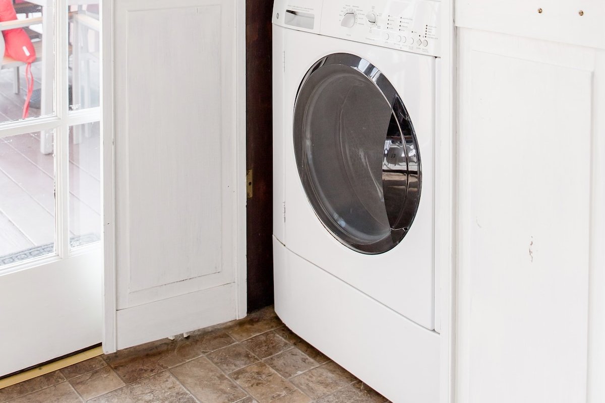 Classic Bungalow Half a Block from the Sand at Hermosa Beach gallery image 5