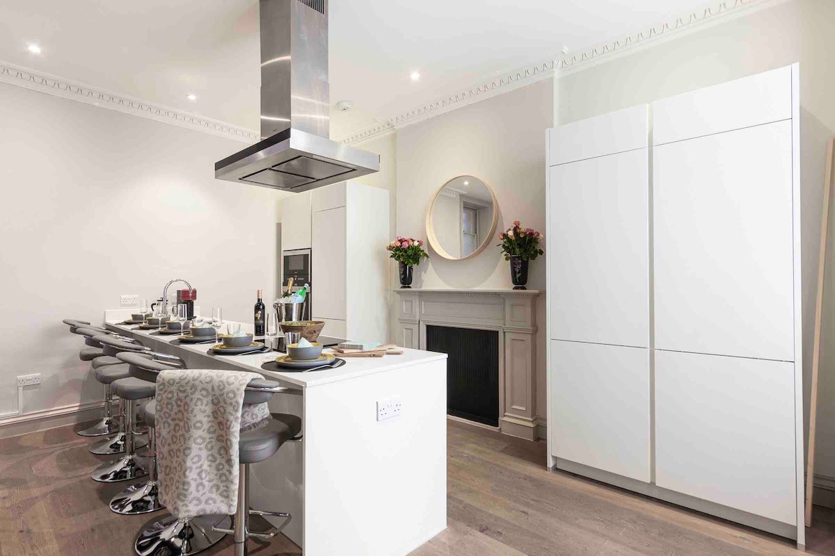 * OFFER! * Spacious – 3 Bedroom 3.5 Bathrooms gallery image 4