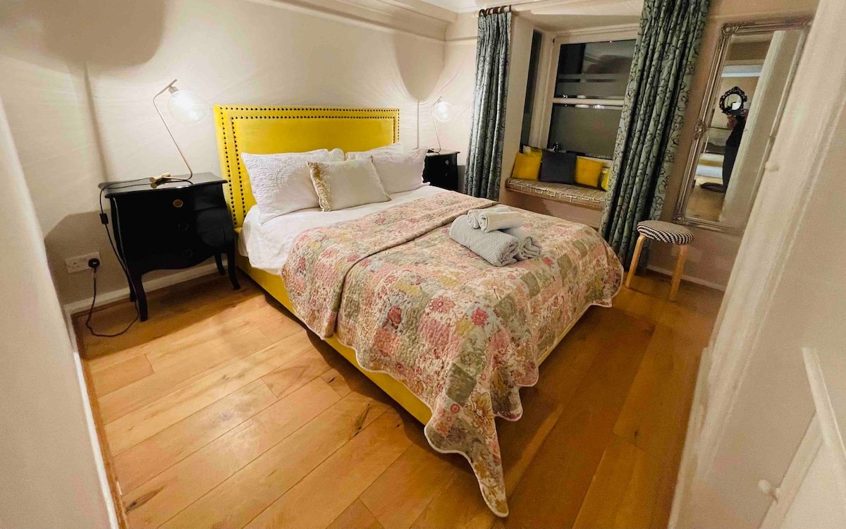 Chelsea & Kensington 4 Bed Townhouse with Parking gallery image 5