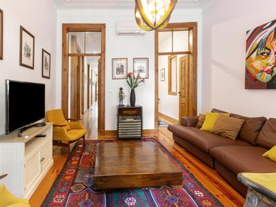 Amazing 3 Bedroom and 3 Bathroom Apt with Pateo