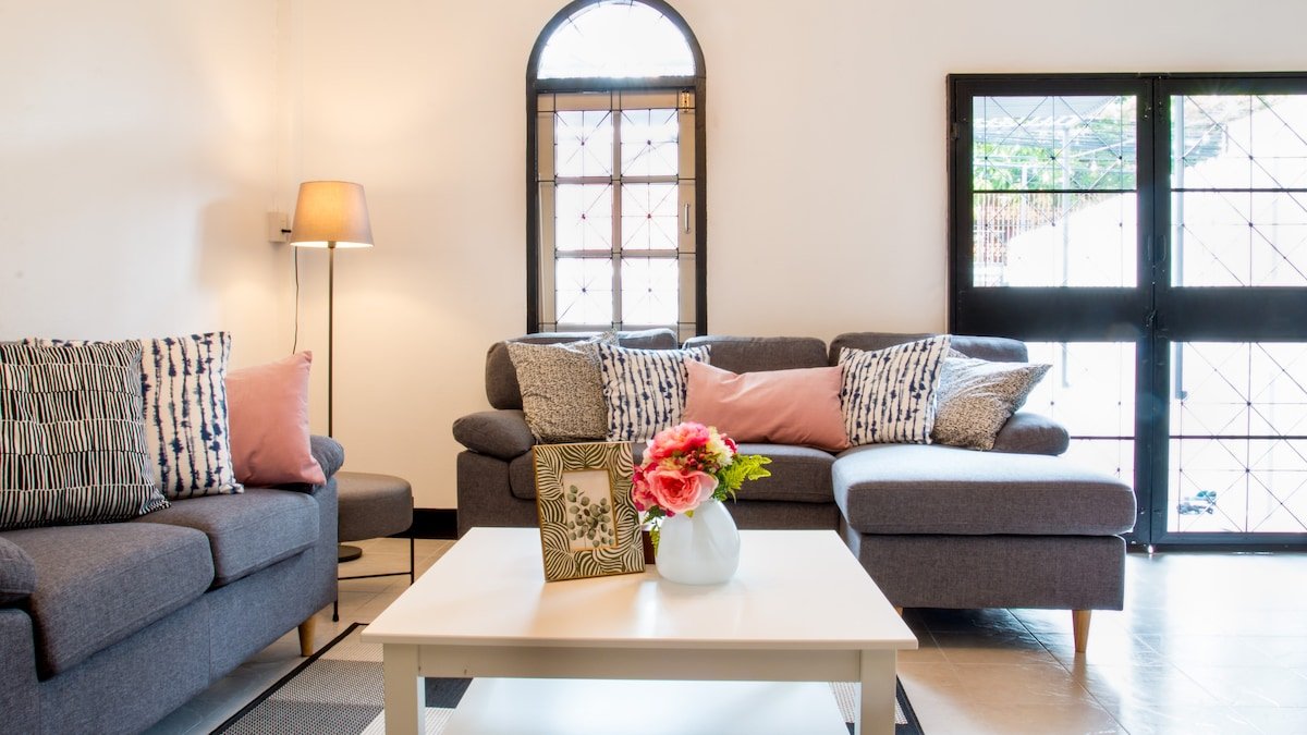 Neveu:The Casa, 5 bedrooms Apt@MRT Sutthisan gallery image 2