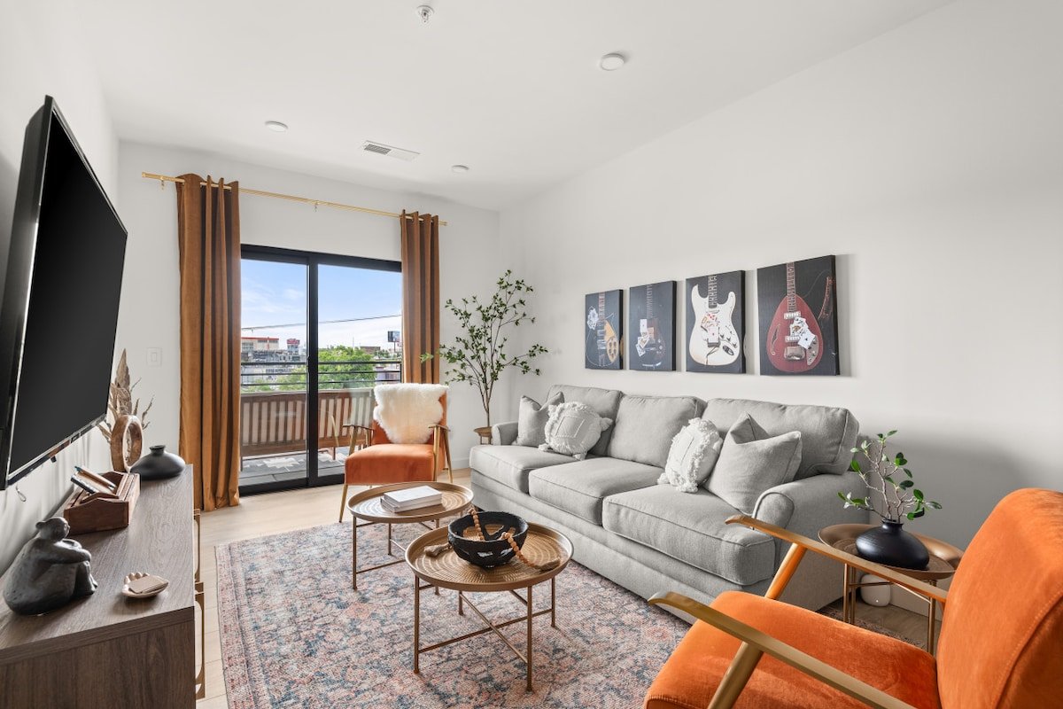 Songbird Retreat – Rock, Swim, Walk to Broadway gallery image 2