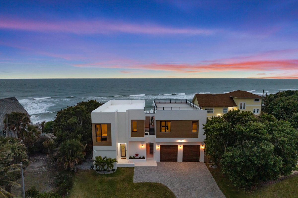 Melbourne Beachfront Pool & rooftop deck Sleeps 20