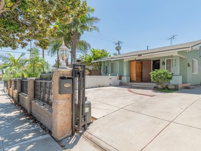 Spacious 7BR/5BA Triplex Home + Private Backyard