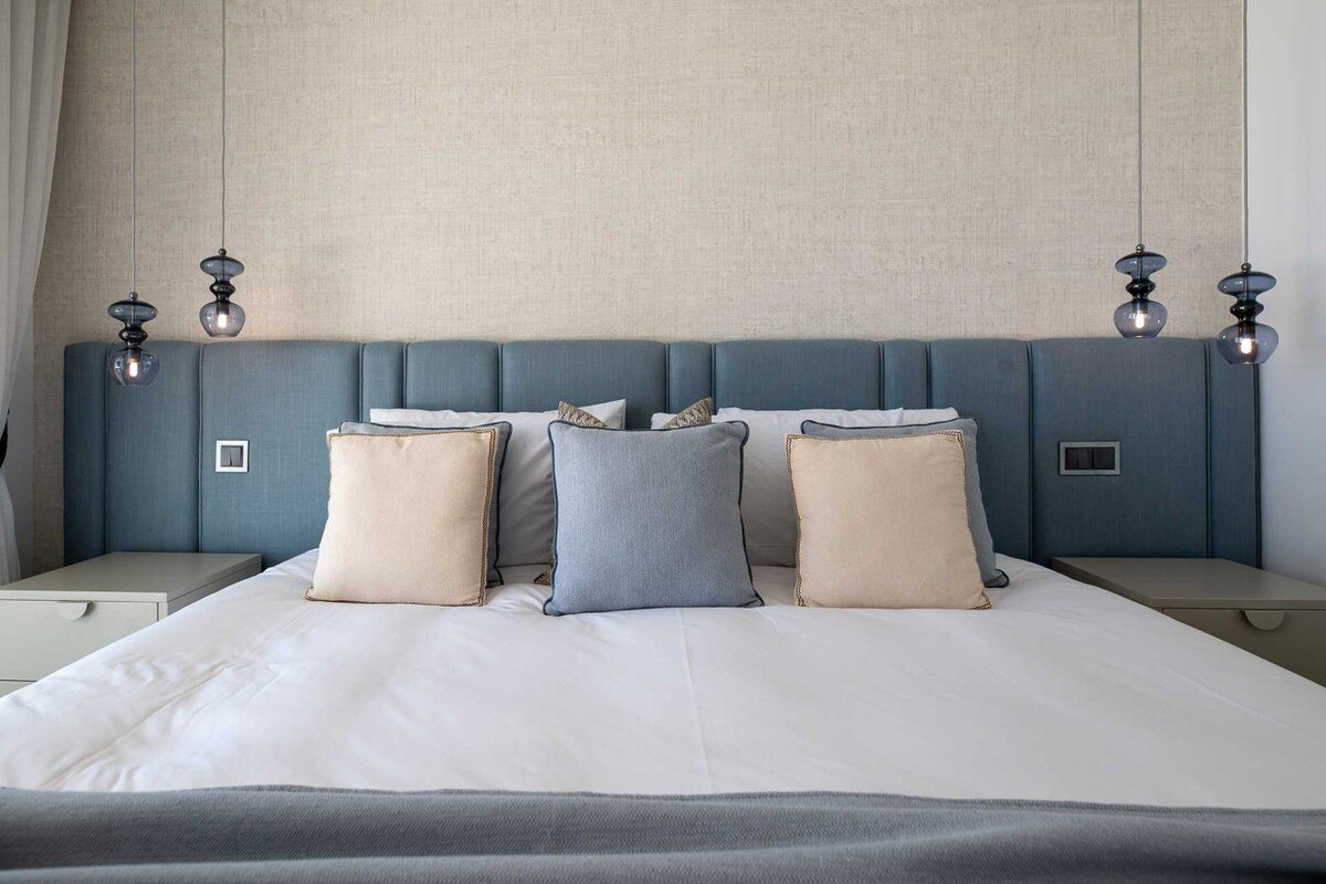 Luxury 5-Bed Villa with Pool in Marbella gallery image 2