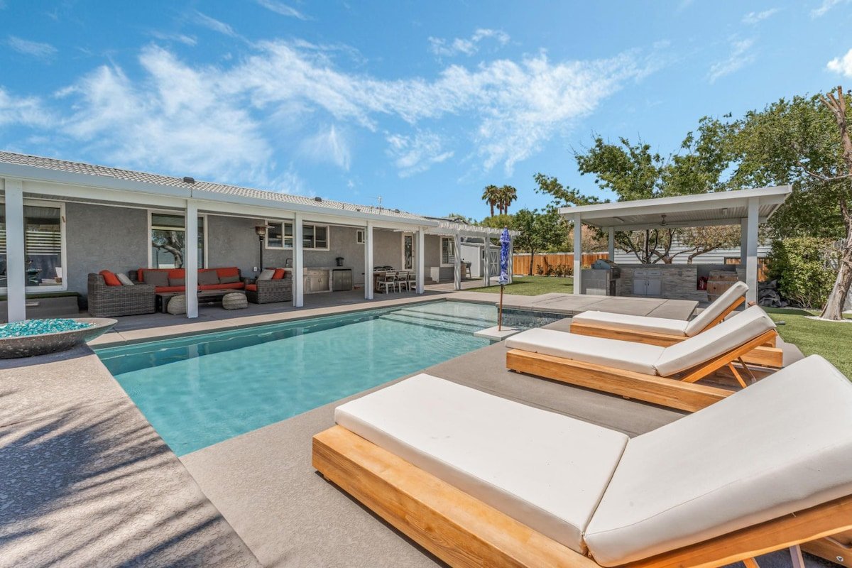 Central Luxury 5BR One Story and Pool HotTub Games gallery image 2