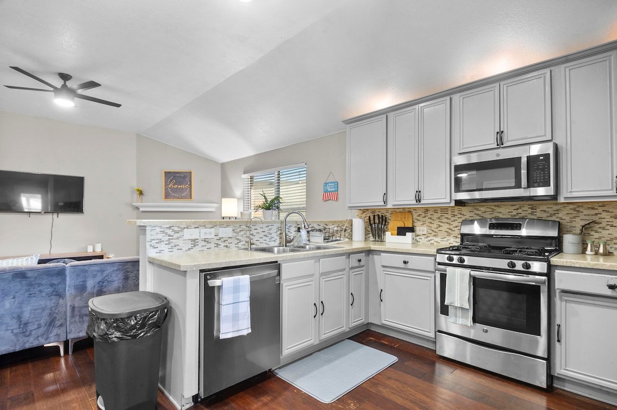 30% off 30+ nights ~ Corp Pros*Families*Med Staff gallery image 3