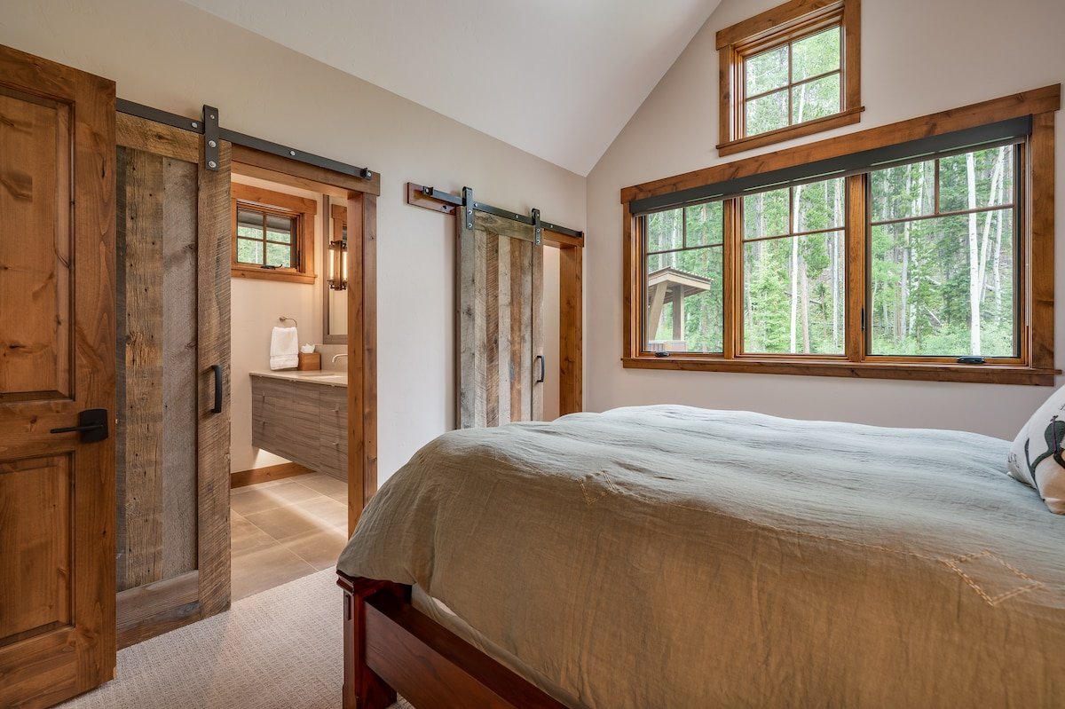 Luxury Custom Home on 35 Acres gallery image 3