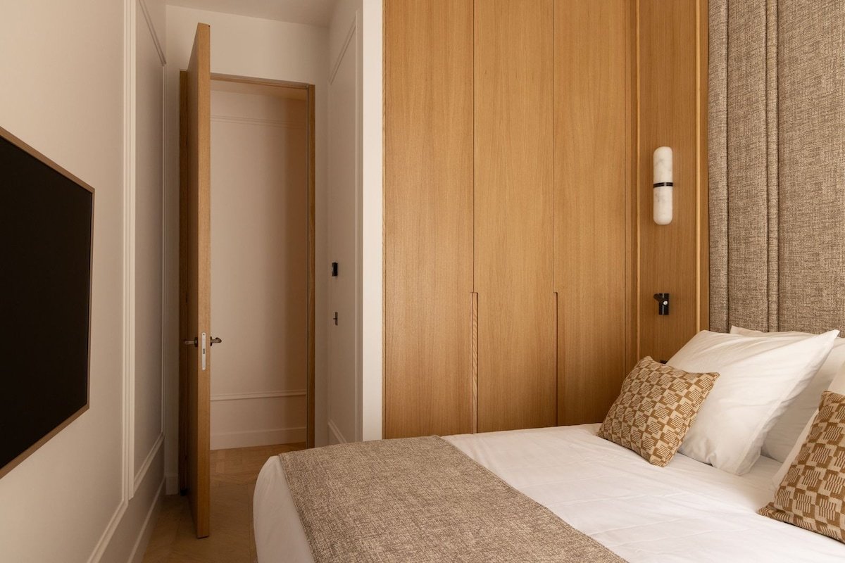 Luxurious A/C flat – 3CH/3SDB – Arc de Triomphe gallery image 3