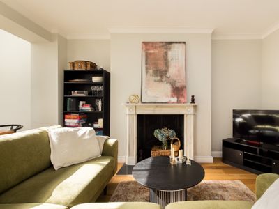 Homely 2-Bed Maisonette w Patio